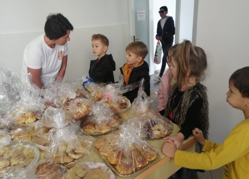 Na Danima kruha roditelji djece vrtića Cvrčak prikupili novac za bolesnu djevojčicu