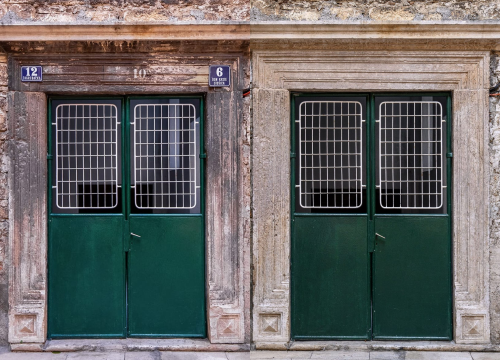 Društvo Juraj Dalmatinac obnovilo renesansno-barokni portal u Ulici don Krste Stošića