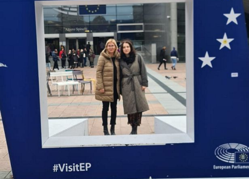Fotografija 2 - Dvije učiteljice iz OŠ Brodarica u posjeti Europskom parlamentu u Bruxellesu