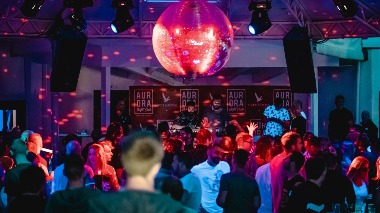 Provedite omiljeni zimski blagdan uz Dalmatino u Aurori!