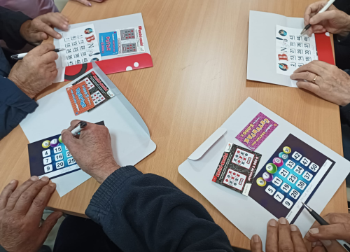 Fotografija 3 - U kninskom Domu za starije organizirana tombola: 'Prvi put u svoje 93 godine sam osvojila nešto'