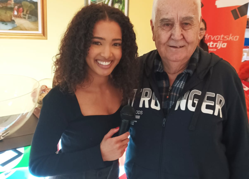 Fotografija 6 - U kninskom Domu za starije organizirana tombola: 'Prvi put u svoje 93 godine sam osvojila nešto'