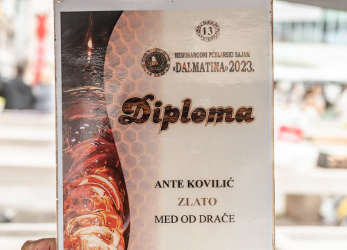 Fotografija 3 - Maša i suprug bave se uzgojem pčela na području Rupa: 'Počeli smo nakon rata, trebalo je nešto raditi'