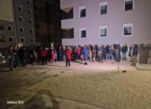 Miran prosvjed još uvijek budućih stanara POS-ovih stanova na Biocima: Plaćaju kredite, ali ključ nikako da dobiju. Zato plaćaju i podstanarstvo