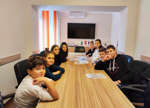 Fotografija 2 - Održan radni sastanak Dječjeg gradskog vijeća Grada Knina