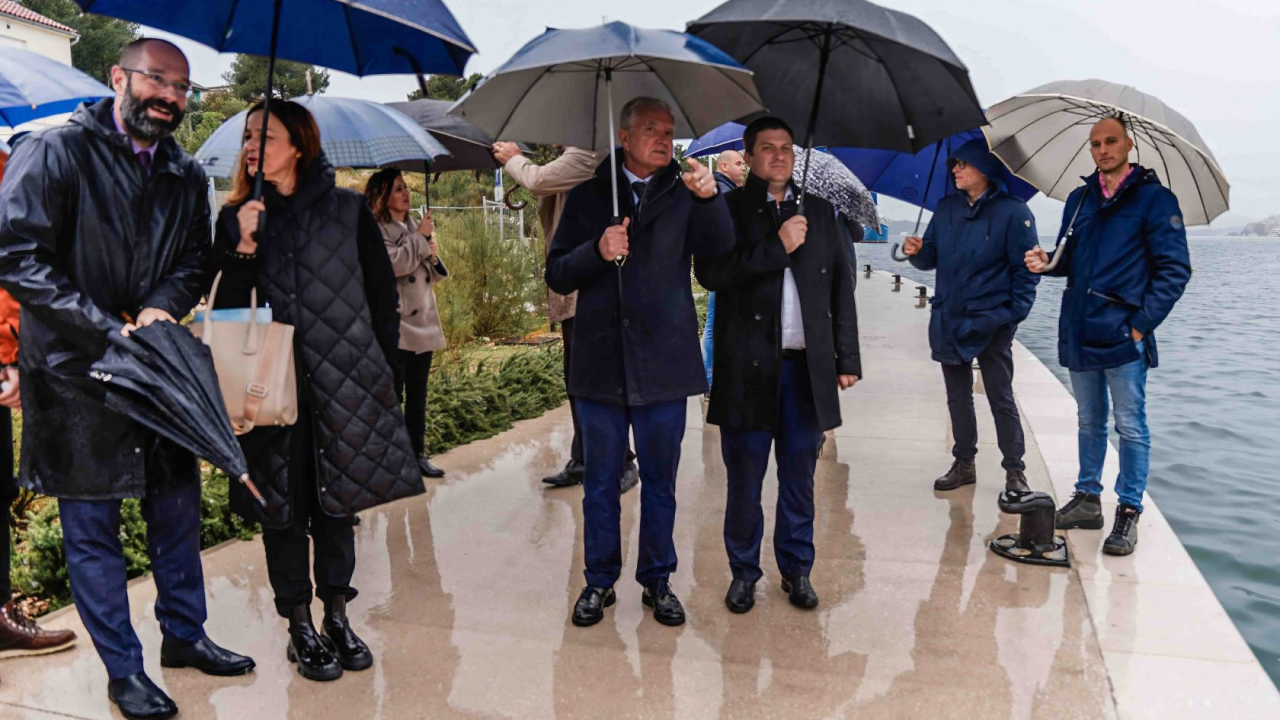 Ministar Butković obišao gradilišta lučkih projekata u županiji: Nazočio i svečanom otvorenju komunalne luke Skradin