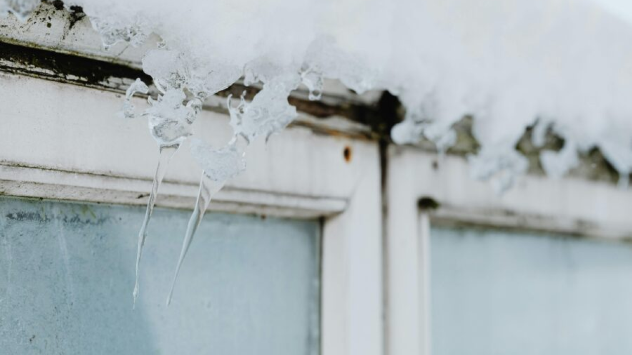 Evo zašto biste treba češće držati prozore otvorenima zimi