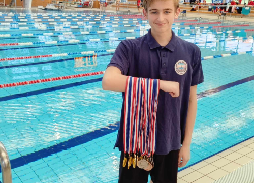 Fotografija 2 - Plivač 'Mora' Goran Stegić fantastičan u Zadru: Osvojio 14 medalja i više naslova državnog prvaka