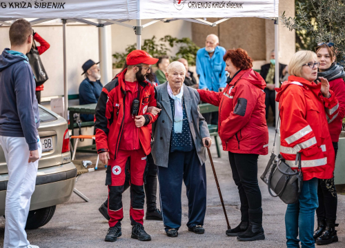 Živahno je bilo u Cvjetnom domu: 'Intervenirali' vatrogasci, HGSS-ovci, Crveni križ, policija…