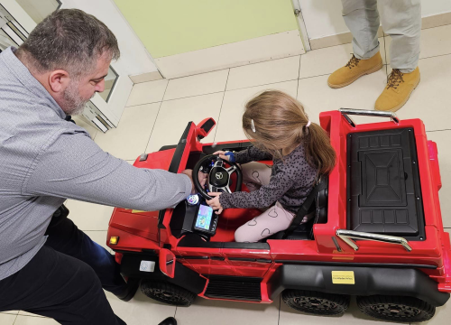 Fotografija 3 - Šibenskoj bolnici doniran električni automobil za najmlađe pacijente: 'Ovo će im izmamiti osmijeh na lice'
