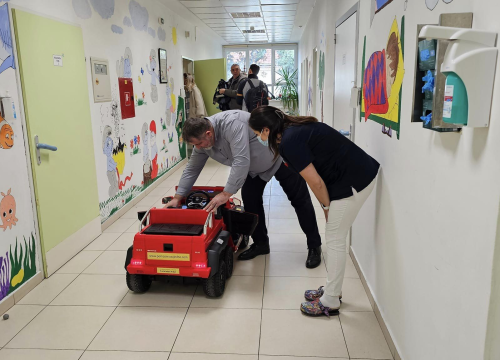 Fotografija 5 - Šibenskoj bolnici doniran električni automobil za najmlađe pacijente: 'Ovo će im izmamiti osmijeh na lice'