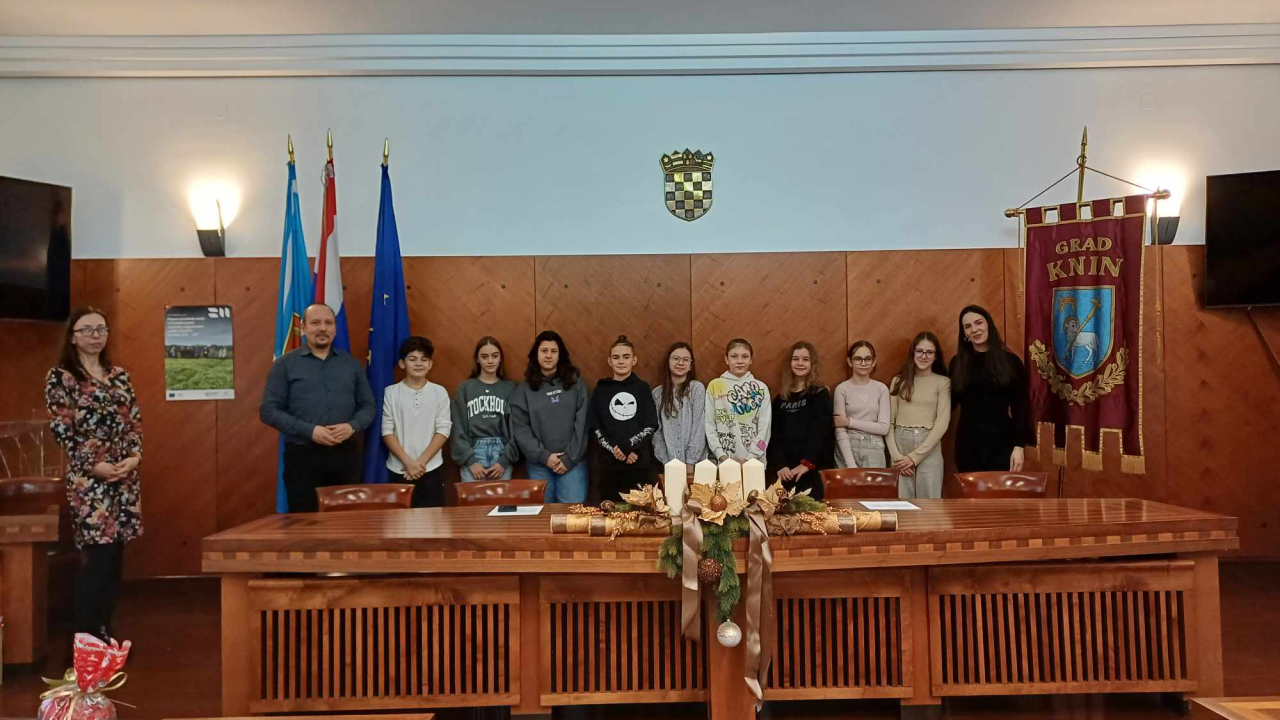 Najbolje radove na temu 'Što volim u Kninu' napravili su učenici Ema Kovačević i Luca Grizelj