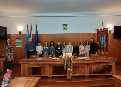 Najbolje radove na temu 'Što volim u Kninu' napravili su učenici Ema Kovačević i Luca Grizelj