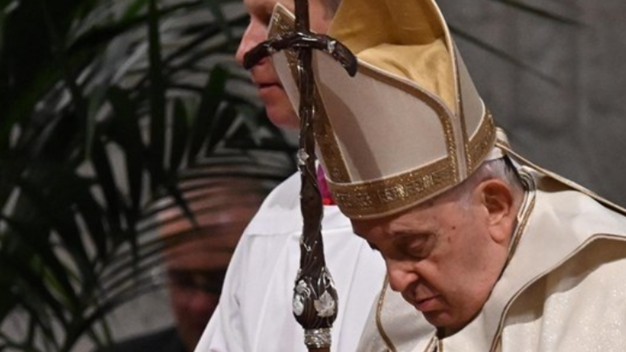 Papa poslao poruku iz bolničkog kreveta: 'Molite za dar mira'