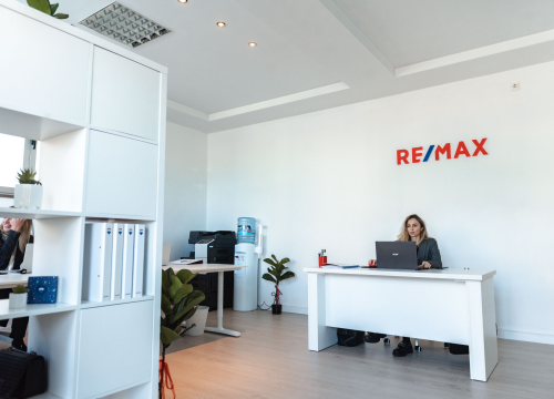 Fotografija 10 - Agencija za nekretnine RE/MAX Domani ima novu poslovnicu u Vodicama!