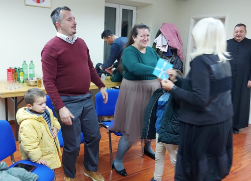 Fotografija 3 - Caritas župe Vodice darivao obitelji s troje i više djece