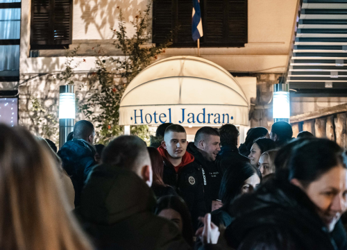 Fotografija 10 - Prodaje se moderno opremljen stan na Brodarici u blizini mora!