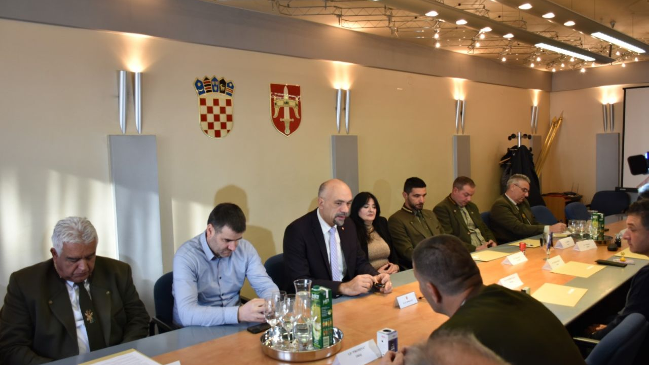 Potpisani ugovori o financijskoj potpori projektima za razvoj lovstva na području Županije