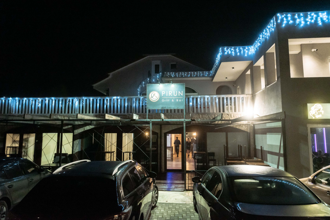 Posjetite novootvoreni Pirun Grill & Bar i uživajte u sočnim jelima s roštilja!