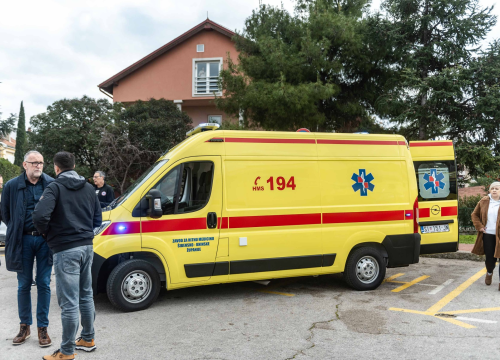 Fotografija 4 - Šibenska Hitna dobila novo vozilo: 'Naš vozni park je sad sigurniji za pacijente i djelatnike'
