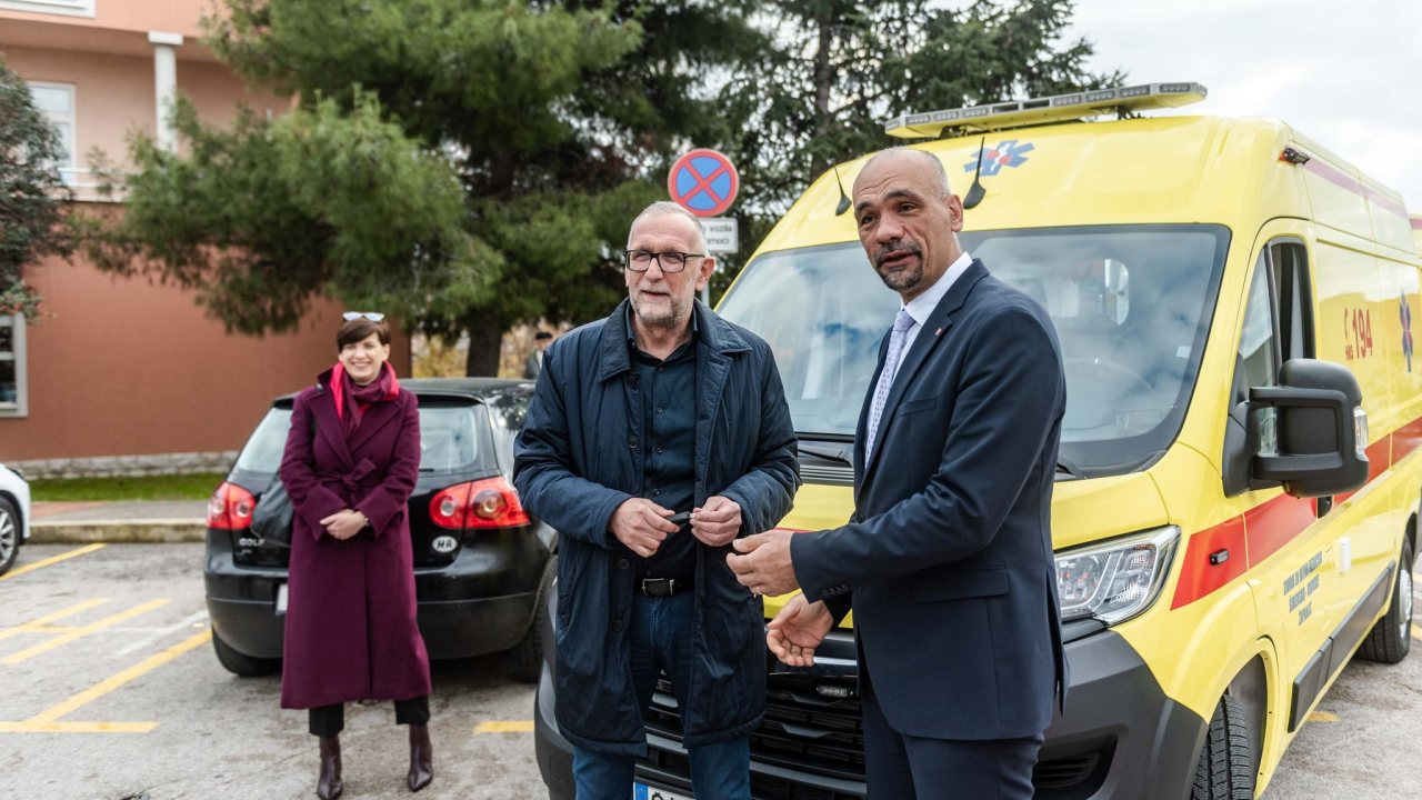 Šibenska Hitna dobila novo vozilo: 'Naš vozni park je sad sigurniji za pacijente i djelatnike'