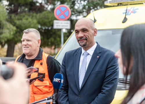 Fotografija 7 - Šibenska Hitna dobila novo vozilo: 'Naš vozni park je sad sigurniji za pacijente i djelatnike'