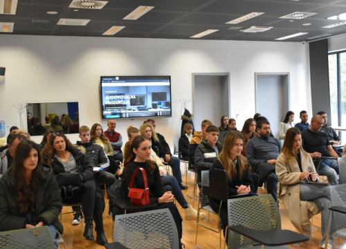 Fotografija 11 - Župan potpisao ugovore s učenicima i studentima koji će primati županijske stipendije