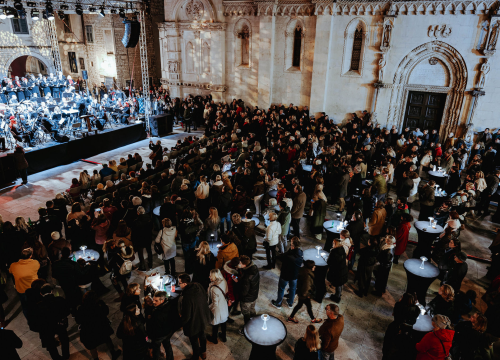 Koncert kod katedrale: Glazba svirala, Kolo pjevalo, Šibenčani uživali