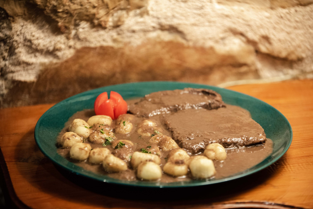 Provedite nezaboravne trenutke uz ukusne delicije u konobi Brošćica!