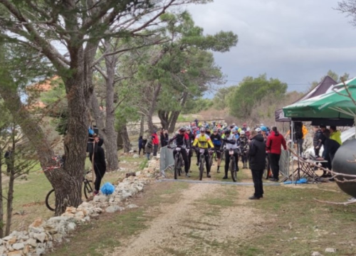 Okupilo se stotinjak natjecatelja: U Vrsnom održana rekreativna brdsko-biciklistička utrka