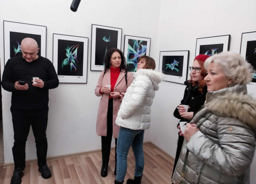 Fotografija 5 - Originalnom izložbom Hoyka predstavio svoje kvantne životinje u Kninu