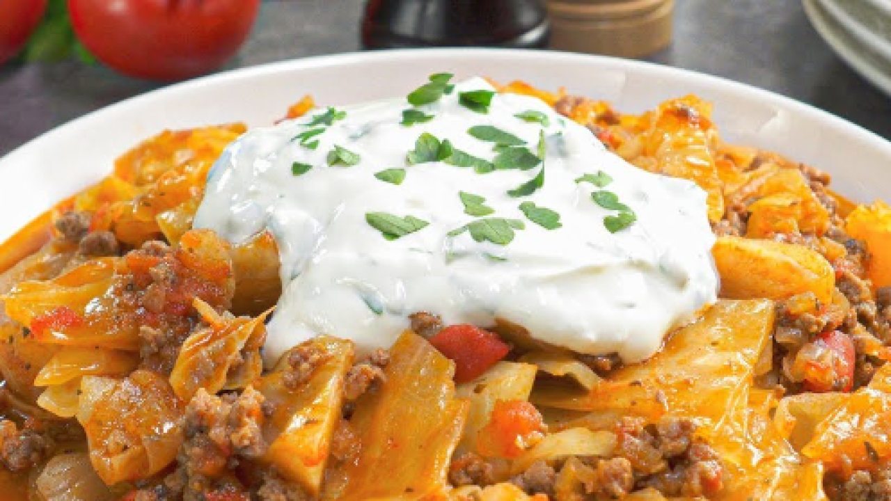 Gulaš od mljevenog mesa i kupusa koji morate probati