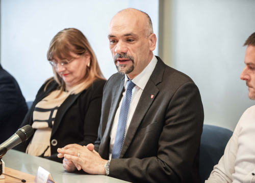 Fotografija 2 - Župan Jelić primio dobitnike nagrada 'Suncokret ruralnog turizma Hrvatske – Sunflower Award'