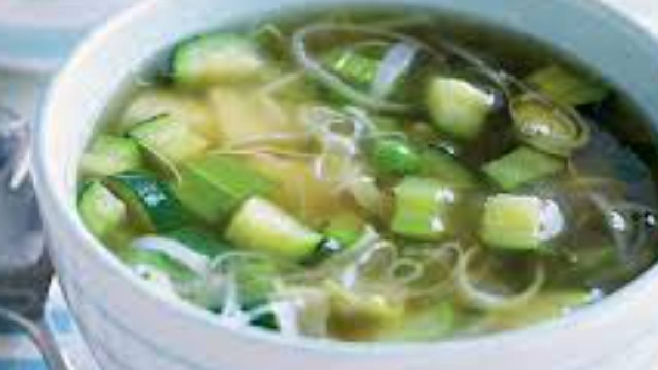 Ova ukusna juha od zelenog povrća umirit će vašu probavu