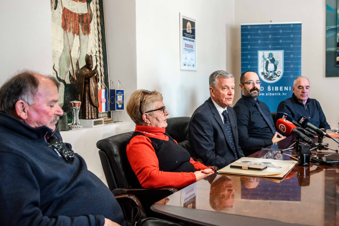 Kaprijani ne odustaju, prosvjedovali ispred gradske uprave: 'Postali smo otok-slučaj radi par usijanih glava'