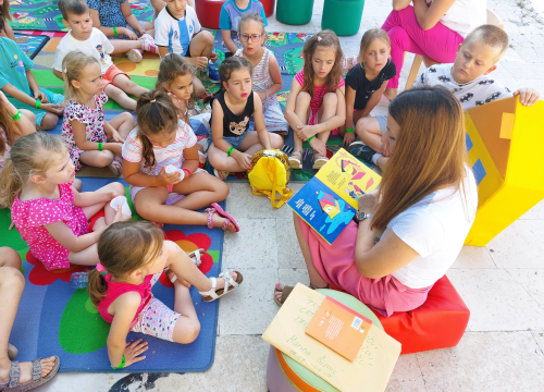 Fotografija 9 - Knjižničarka Marina Šimić jedna je od onih zbog kojih je šibenska Knjižnica djeci ugodno mjesto za učenje i igru