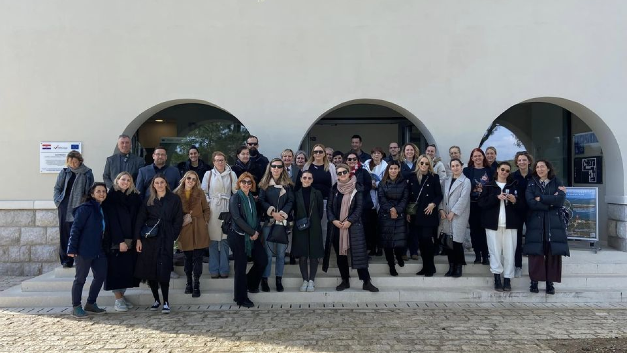 Turistički djelatnici i predstavnici agencija obišli Posjetiteljski centar 'Kanal sv. Ante'