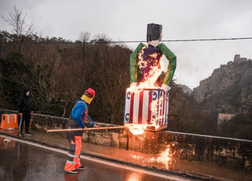 Fotografija 2 - 'Arena rasprodata 6. put' najbolja maska Drniškog krnjevala: Prijović 'zapalila' publiku i krnju