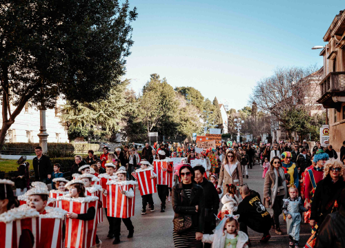 Fotografija 30 - Maškarana povorka prošla kroz grad (1. dio): Najbolja maska Lego, najprovokativnija Oko sokolovo