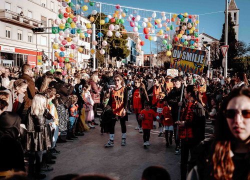 Fotografija 2 - Maškarana povorka prošla kroz grad (2. dio): Najbolja maska Lego, najprovokativnija Oko sokolovo