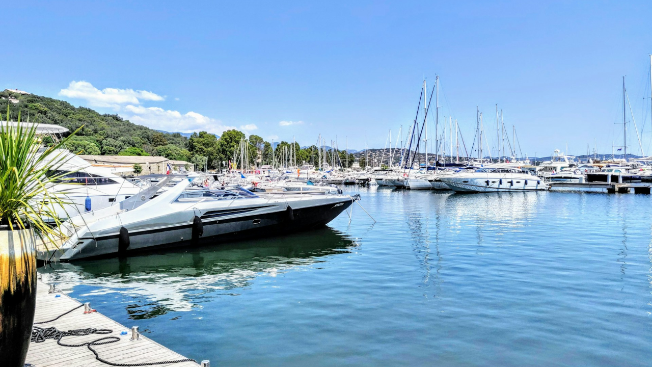 Žena (33) ukrala gorivo pa zapalila jahtu poslovnog partnera, nije znala da je jahtu prodao