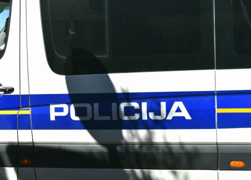 Manijak koji se zabijao autom, prijetio i divljao u Splitu je zatvoren