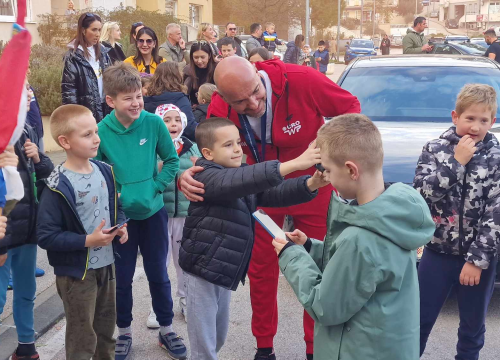 Fotografija 3 - Ivica Tucak ostao bez teksta: Susjedi na Šubićevcu pripremili mu doček kojem se nije nadao, ali se oduševio