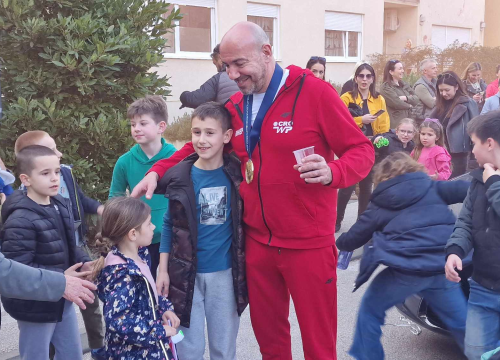 Fotografija 13 - Ivica Tucak ostao bez teksta: Susjedi na Šubićevcu pripremili mu doček kojem se nije nadao, ali se oduševio