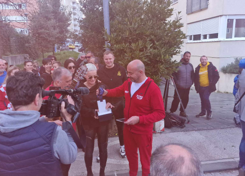 Fotografija 16 - Ivica Tucak ostao bez teksta: Susjedi na Šubićevcu pripremili mu doček kojem se nije nadao, ali se oduševio