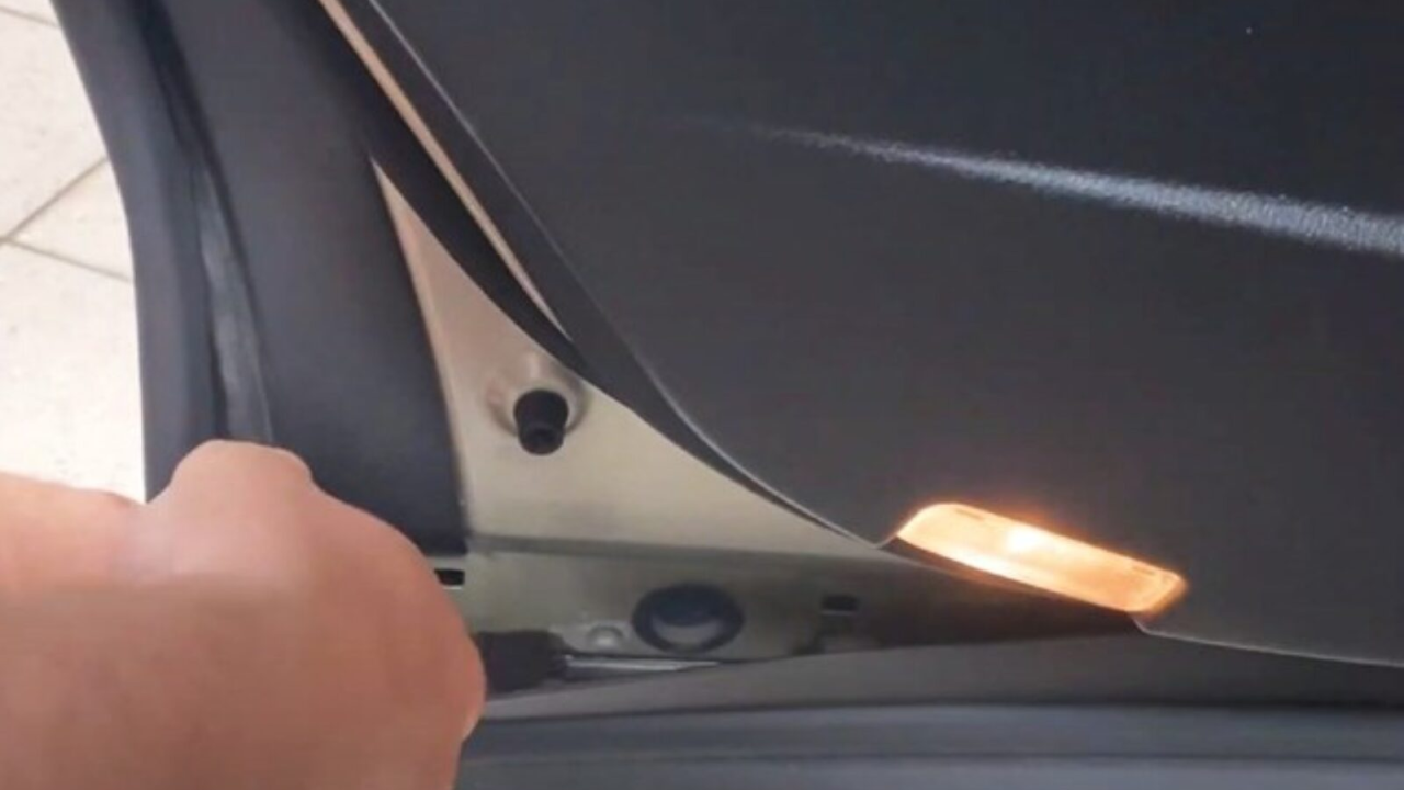 Znate li čemu služi čep na vratima automobila? Mnogi vozači ovo ne znaju