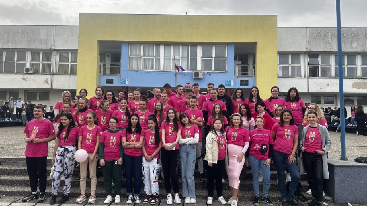 Udruga Zvonimir obilježila s učenicima Dan ružičastih majica