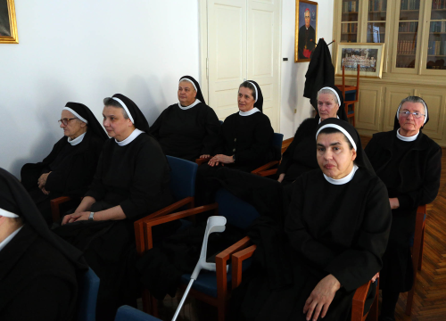 Fotografija 2 - Održan korizmeni susret redovnica i biskupa Tomislava Rogića