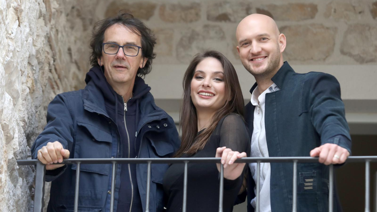 Mirna Mihelčić zvijezda novog spota Marka Škugora ‘Daj mi minut ili dva’