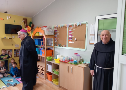 Fotografija 4 - Biskup Rogić obišao župu Krapanj-Brodarica